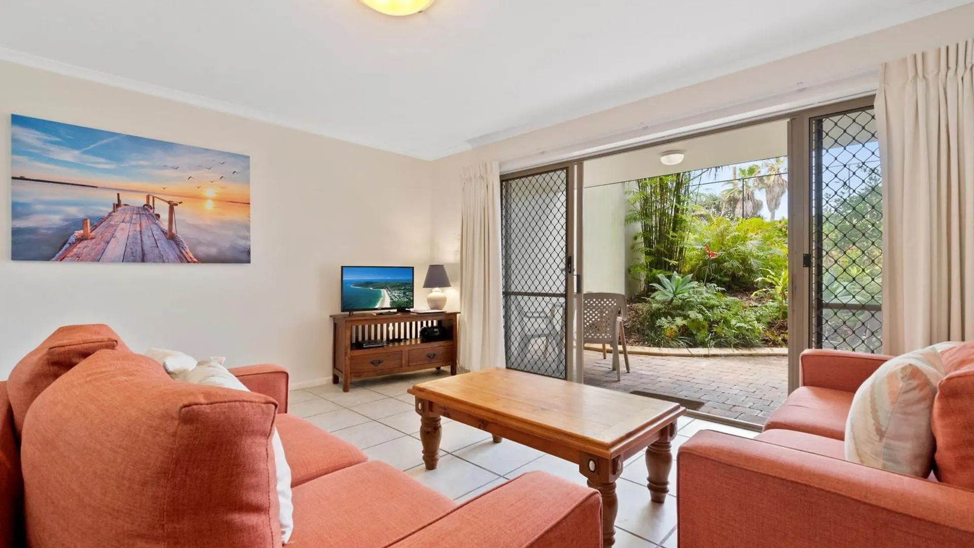 Beach Breakers Resort Sunrise Beach