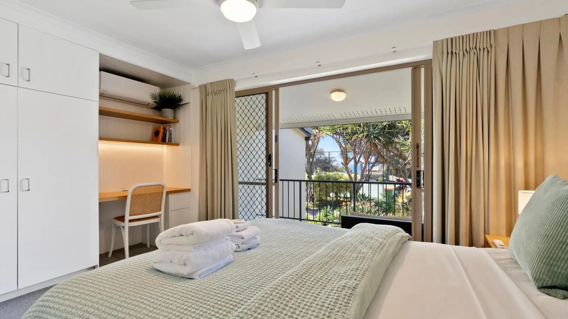 Beach Breakers Resort Sunrise Beach Australia
