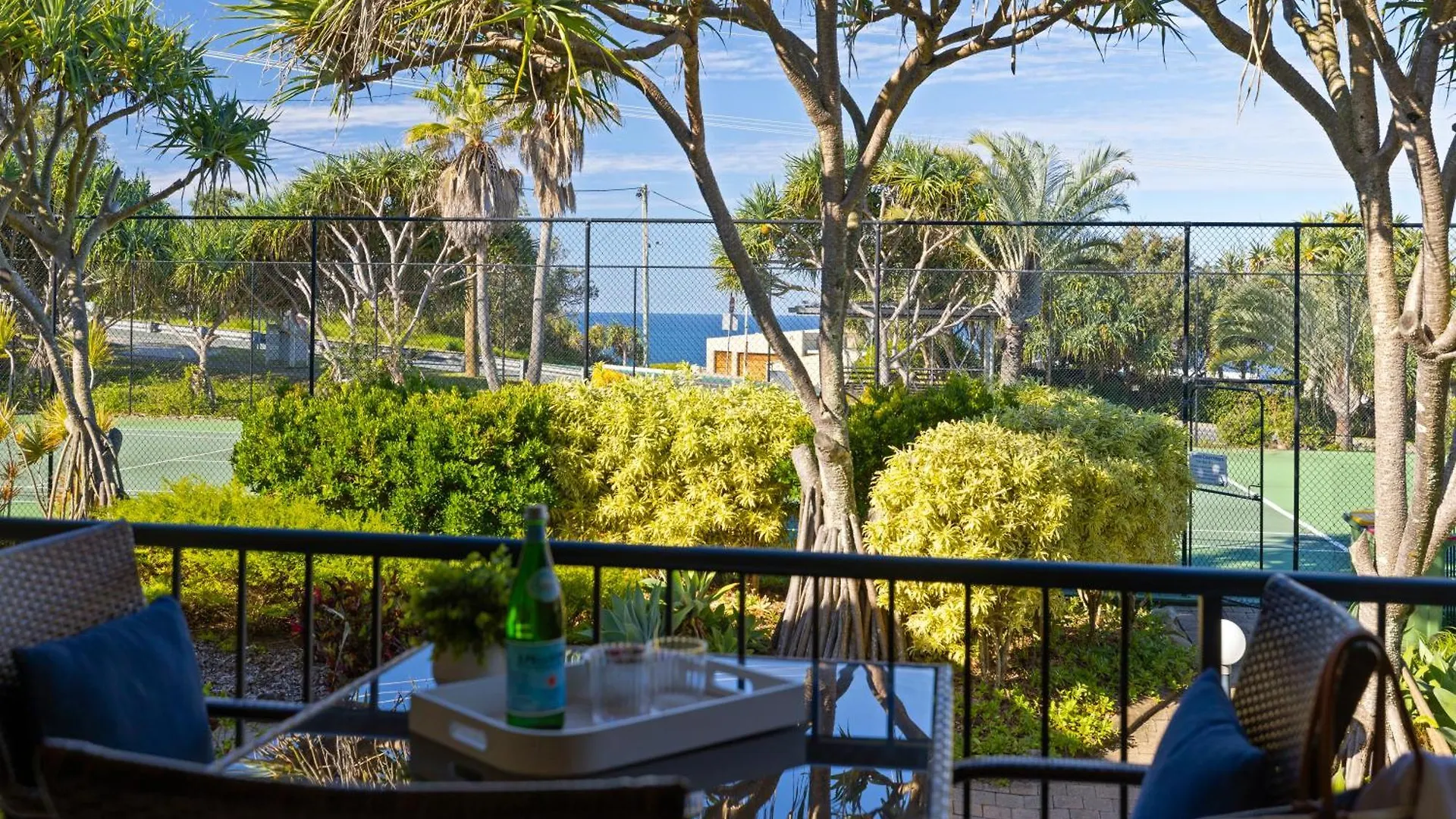 Beach Breakers Resort Sunrise Beach