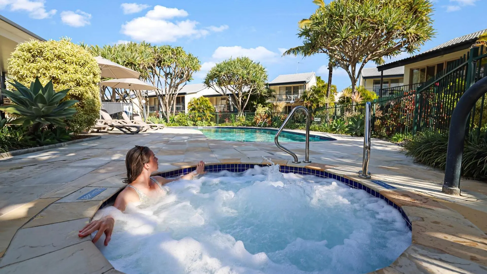 Beach Breakers Resort Sunrise Beach 3*,