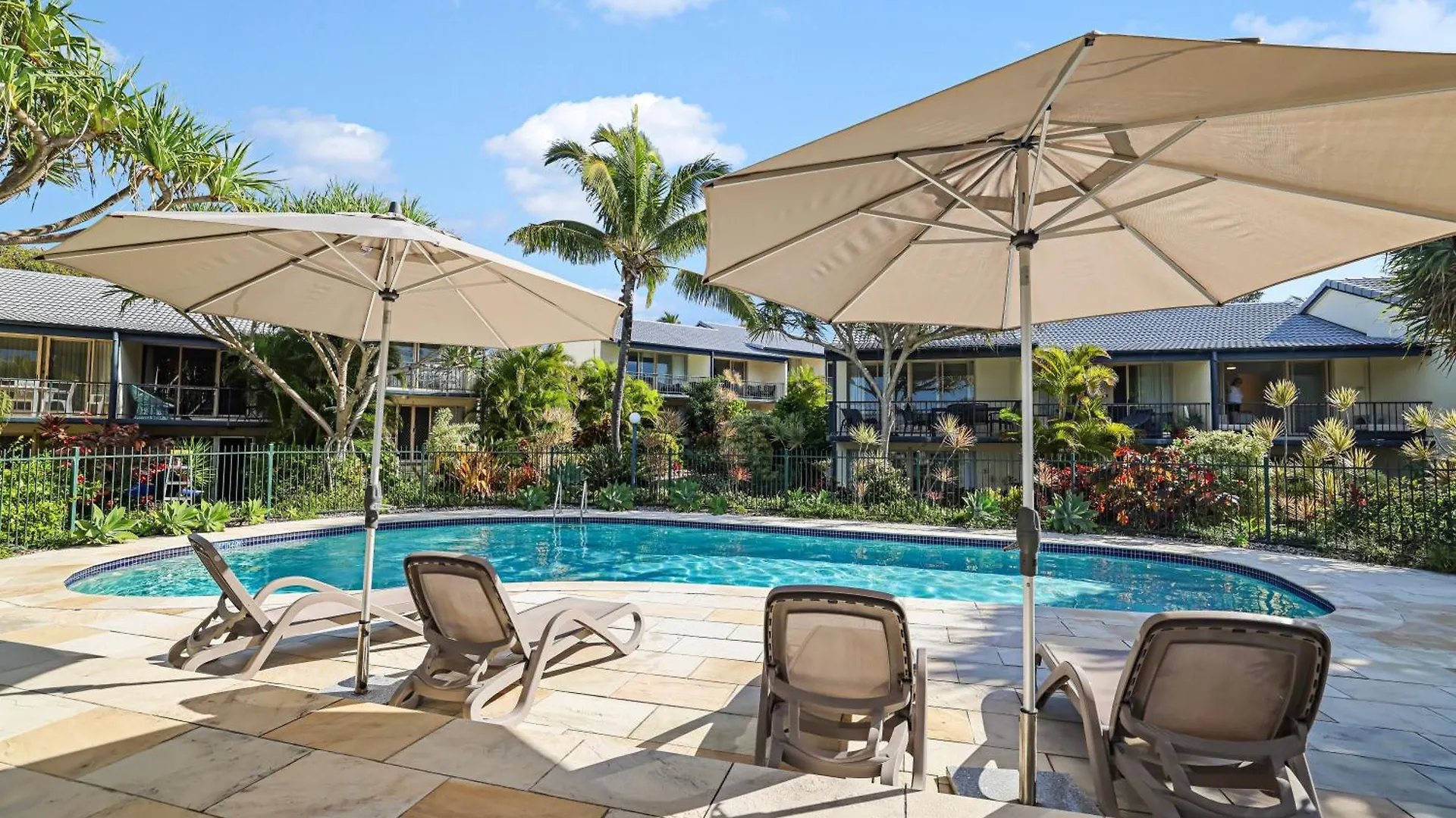 Beach Breakers Resort Sunrise Beach 3*,